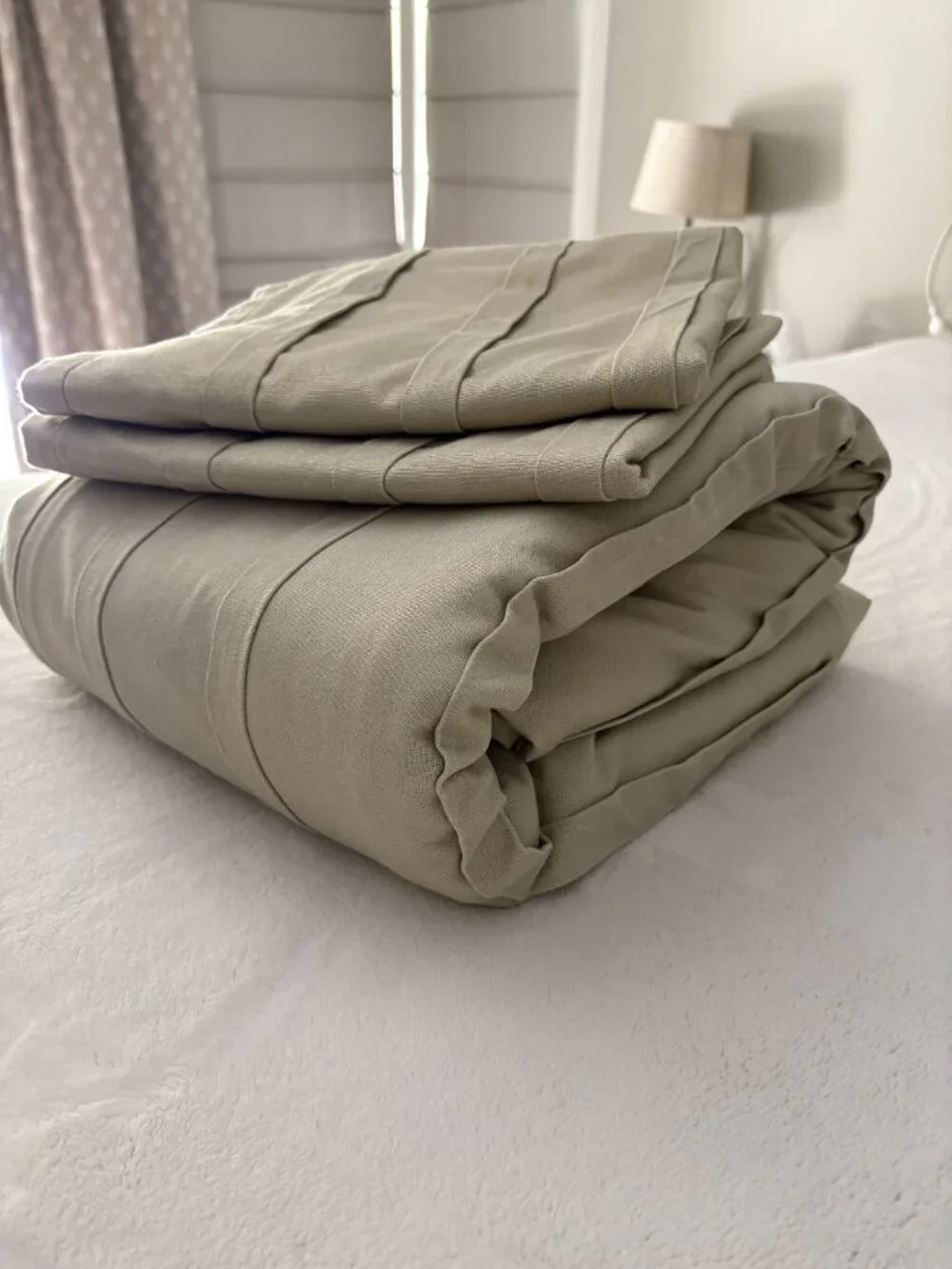 King Size Beige & Gold Duvet Cover Set with 2 Standard Pillow Shams